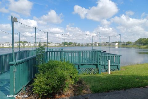 Купить кондоминиум в Окленд-Парк, Флорида 1 спальня, 74.51м2, № 2045518 - фото 8