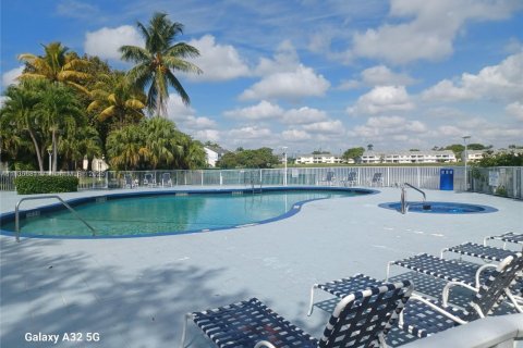 Купить кондоминиум в Окленд-Парк, Флорида 1 спальня, 74.51м2, № 2045518 - фото 10