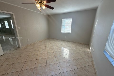 Купить виллу или дом в Майами, Флорида 5 комнат, 188.96м2, № 2048840 - фото 6