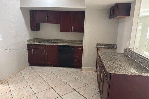 Купить виллу или дом в Майами, Флорида 5 комнат, 188.96м2, № 2048840 - фото 2