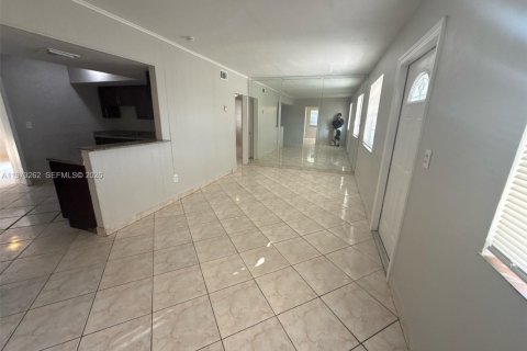 Купить виллу или дом в Майами, Флорида 5 комнат, 188.96м2, № 2048840 - фото 4