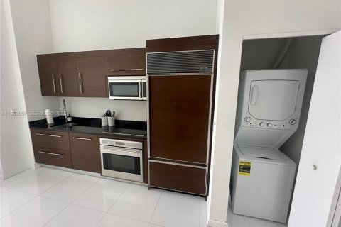 Condo in Miami, Florida  № 2026728 - photo 11