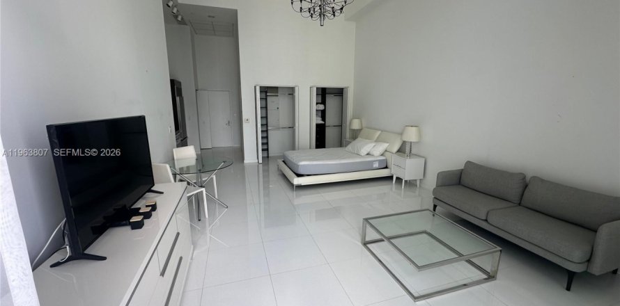 Studio in the Condo in Miami, Florida  № 2026728