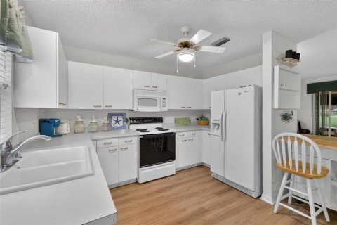 Villa ou maison à vendre à Lady Lake, Floride: 2 chambres, 106.28 m2 № 2408128 - photo 6