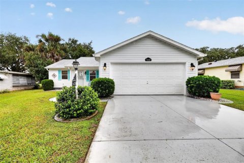 Villa ou maison à vendre à Lady Lake, Floride: 2 chambres, 106.28 m2 № 2408128 - photo 2