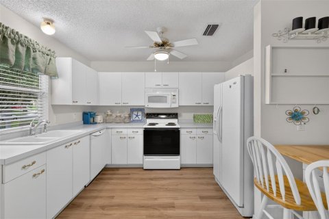 Villa ou maison à vendre à Lady Lake, Floride: 2 chambres, 106.28 m2 № 2408128 - photo 5