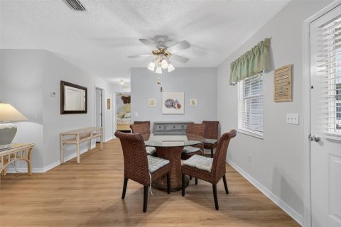Villa ou maison à vendre à Lady Lake, Floride: 2 chambres, 106.28 m2 № 2408128 - photo 7