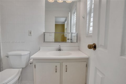 Condominio en venta en Lauderdale Lakes, Florida, 2 dormitorios, 93.83 m2 № 2033267 - foto 11