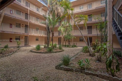 Condominio en venta en Lauderdale Lakes, Florida, 2 dormitorios, 93.83 m2 № 2033267 - foto 14