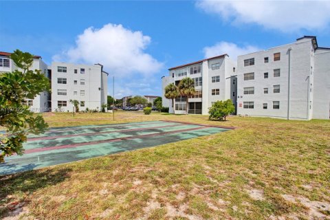 Condominio en venta en Lauderdale Lakes, Florida, 2 dormitorios, 93.83 m2 № 2033267 - foto 15