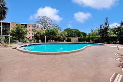 Condominio en venta en Lauderdale Lakes, Florida, 2 dormitorios, 93.83 m2 № 2033267 - foto 16