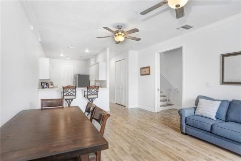 Townhouse in Tampa, Florida 3 bedrooms, 188.5 sq.m. № 1733988 - photo 8