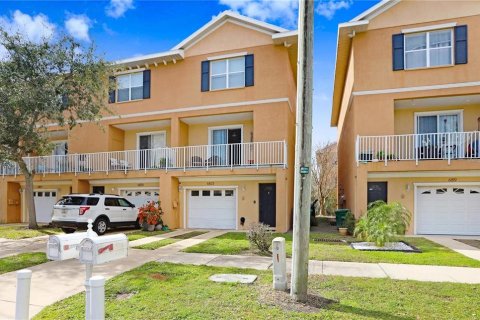 Townhouse in Tampa, Florida 3 bedrooms, 188.5 sq.m. № 1733988 - photo 2