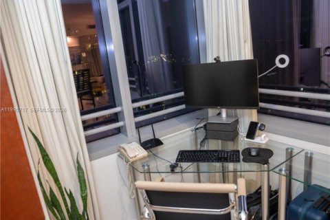 Снять в аренду кондоминиум в Майами, Флорида 1 спальня, 77.02м2, № 2058610 - фото 10