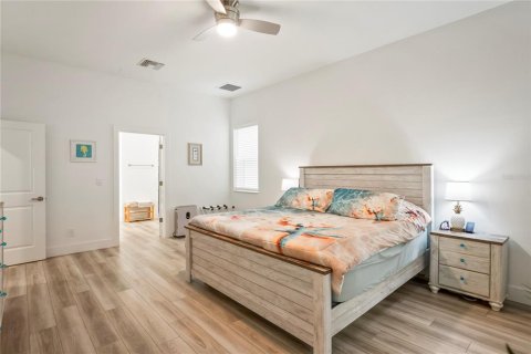 House in Weeki Wachee, Florida 4 bedrooms, 197.42 sq.m. № 1816953 - photo 24