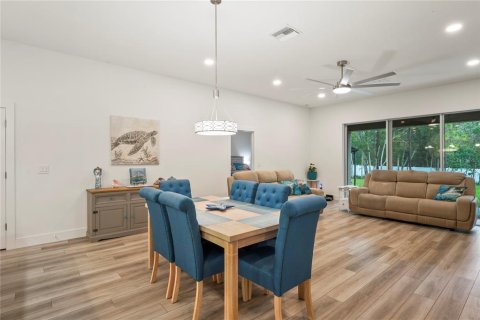 House in Weeki Wachee, Florida 4 bedrooms, 197.42 sq.m. № 1816953 - photo 21