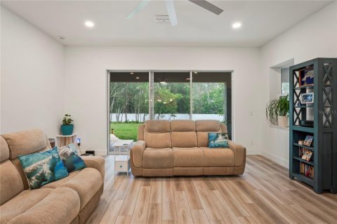 House in Weeki Wachee, Florida 4 bedrooms, 197.42 sq.m. № 1816953 - photo 13