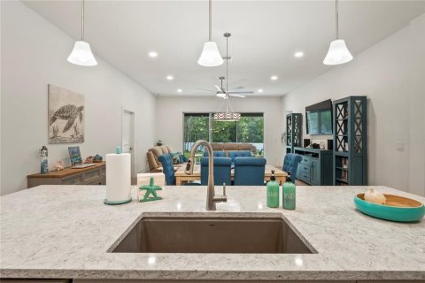 House in Weeki Wachee, Florida 4 bedrooms, 197.42 sq.m. № 1816953 - photo 18