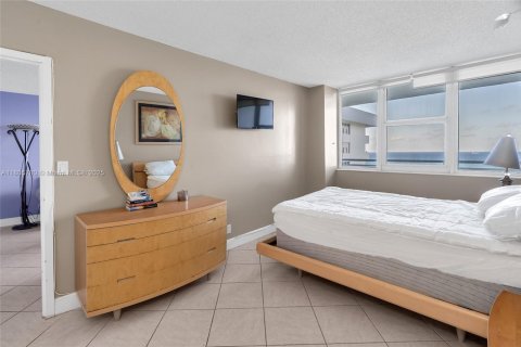 Condo in Hallandale Beach, Florida, 1 bedroom  № 1888967 - photo 30
