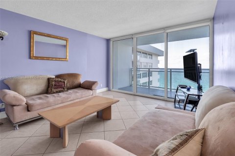 Copropriété à louer à Hallandale Beach, Floride: 1 chambre, 68.38 m2 № 1888967 - photo 14