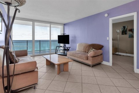Condominio en alquiler en Hallandale Beach, Florida, 1 dormitorio, 68.38 m2 № 1888967 - foto 10