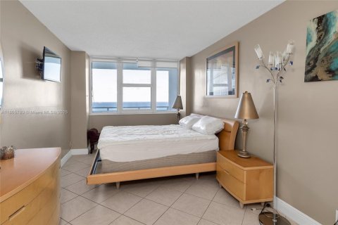 Condo in Hallandale Beach, Florida, 1 bedroom  № 1888967 - photo 29