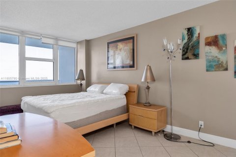 Condo in Hallandale Beach, Florida, 1 bedroom  № 1888967 - photo 27