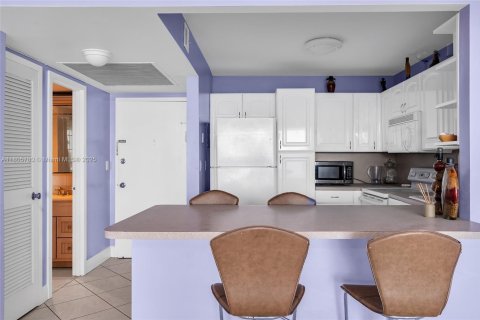 Condominio en alquiler en Hallandale Beach, Florida, 1 dormitorio, 68.38 m2 № 1888967 - foto 8