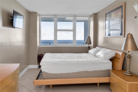 Condo in Hallandale Beach, Florida, 1 bedroom  № 1888967 - photo 28