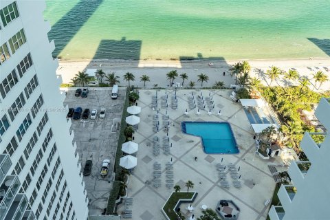 Condo in Hallandale Beach, Florida, 1 bedroom  № 1888967 - photo 19