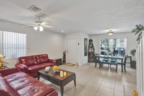 Купить кондоминиум в Мирамар, Флорида 3 спальни, 136.57м2, № 2000357 - фото 4