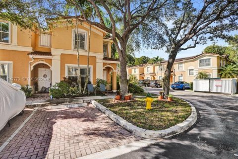 Кондоминиум с 3 спальнями в Мирамар, Флорида № 2000357