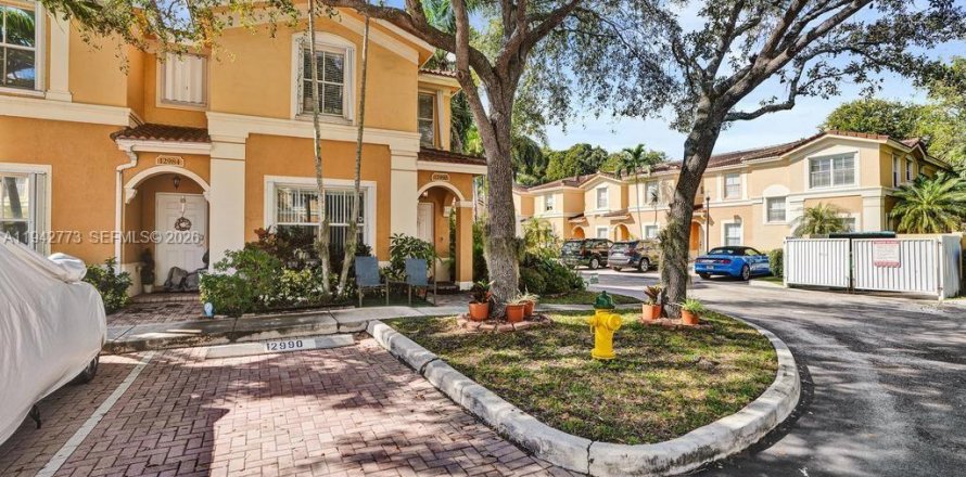 Кондоминиум с 3 спальнями в Мирамар, Флорида № 2000357