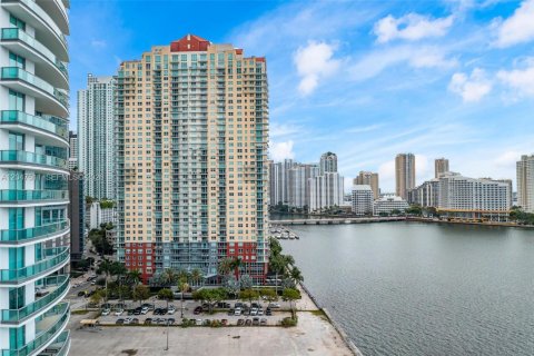Condo in Miami, Florida, 1 bedroom  № 2261090 - photo 23