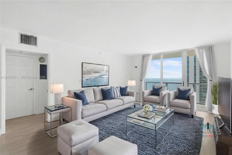 Condo in Miami, Florida, 1 bedroom  № 2261090 - photo 4
