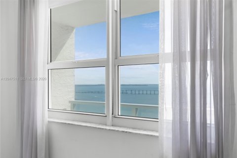 Condo in Miami, Florida, 1 bedroom  № 2261090 - photo 13