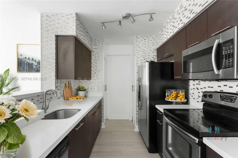 Condo in Miami, Florida, 1 bedroom  № 2261090 - photo 7