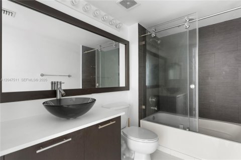 Condo in Miami, Florida, 1 bedroom  № 2261090 - photo 15