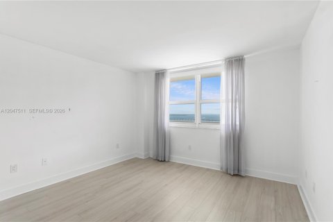 Condo in Miami, Florida, 1 bedroom  № 2261090 - photo 3