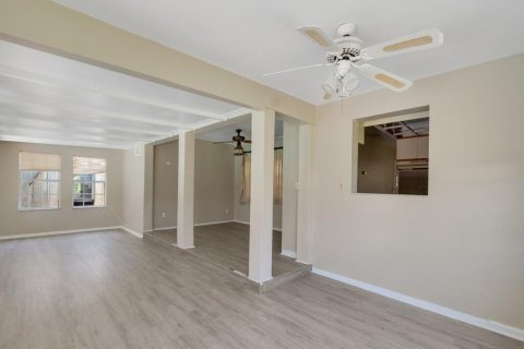 Casa en venta en St. Lucie, Florida, 2 dormitorios, 100.52 m2 № 2077353 - foto 13