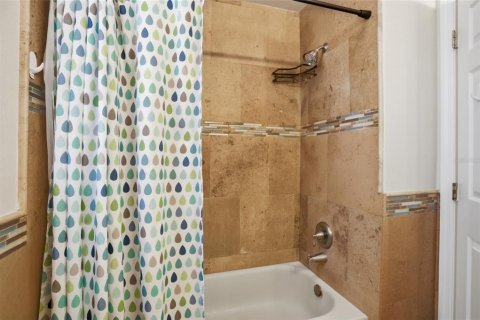 Casa en venta en Orlando, Florida, 5 dormitorios, 221.29 m2 № 2215677 - foto 11
