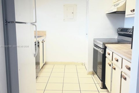 Condo in North Bay Village, Florida, 2 bedrooms  № 2068028 - photo 5