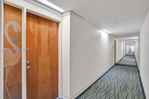 Condo in North Bay Village, Florida, 2 bedrooms  № 2068028 - photo 25