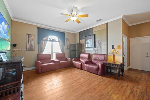 Купить виллу или дом в Пемброк-Пайнс, Флорида 5 спален, 266.72м2, № 1977610 - фото 11