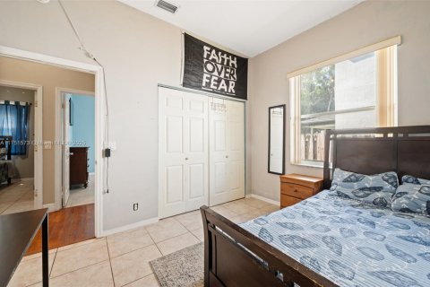 Купить виллу или дом в Пемброк-Пайнс, Флорида 5 спален, 266.72м2, № 1977610 - фото 26