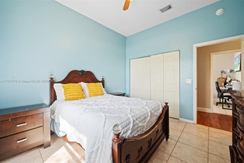 Купить виллу или дом в Пемброк-Пайнс, Флорида 5 спален, 266.72м2, № 1977610 - фото 24