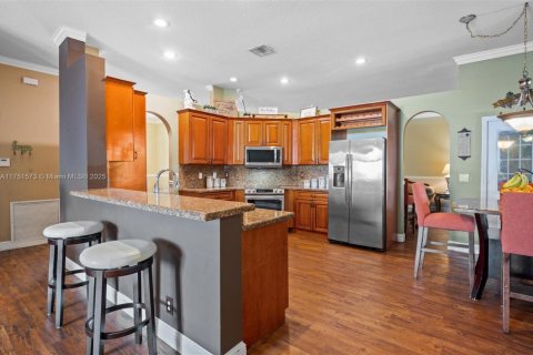 Купить виллу или дом в Пемброк-Пайнс, Флорида 5 спален, 266.72м2, № 1977610 - фото 7