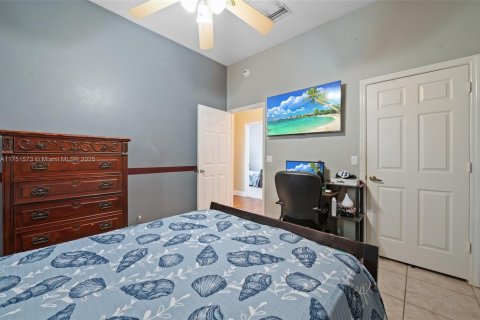 Купить виллу или дом в Пемброк-Пайнс, Флорида 5 спален, 266.72м2, № 1977610 - фото 28