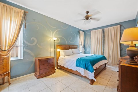 Купить виллу или дом в Пемброк-Пайнс, Флорида 5 спален, 266.72м2, № 1977610 - фото 15