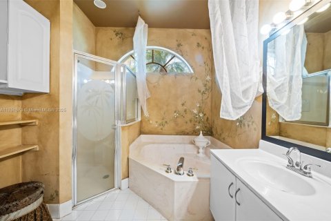 Купить виллу или дом в Пемброк-Пайнс, Флорида 5 спален, 266.72м2, № 1977610 - фото 19